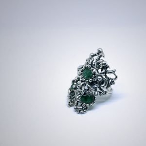 anillo barroco con esmaraldas